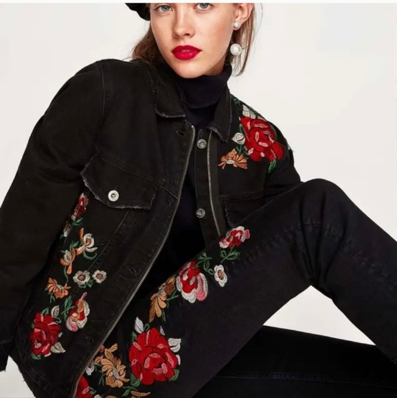 Zara Denim - Zara black womens  embroidery black crop ankle  jean size 4